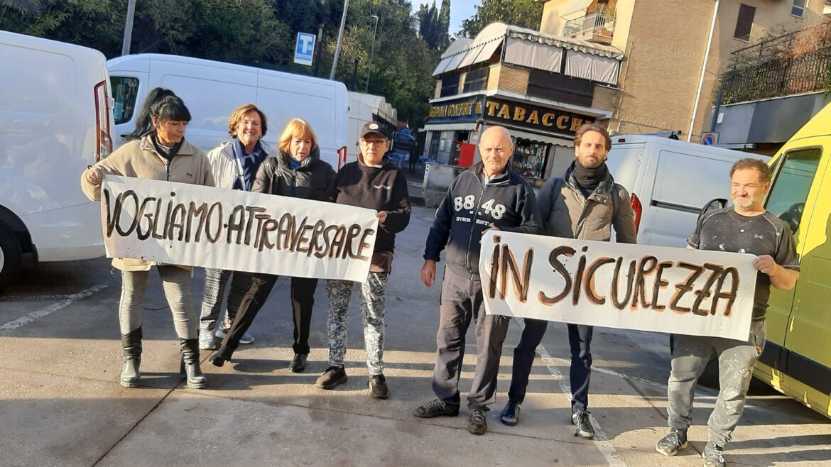 SICUREZZA STRADALE. FLASH MOB A VIA DEI DUE PONTI. FDI: “5 MESI DI ATTESA PER STRISCE PEDONALI CHE NON ARRIVANO. LA GIUNTA TORQUATI SI ‘PERDE’ IN UN BICCHIERE D’ACQUA”