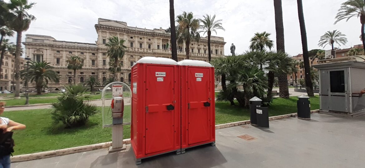 BAGNI CHIMICI NELLE PIAZZE DELLA CAPITALE, ERBAGGI: “CENTRO STORICO RIDOTTO A LATRINA DA GUALTIERI”